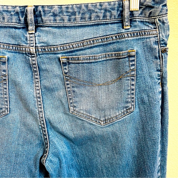 J.Jill women medium blue crop mid rise jean Acid wash distress, zip front Sz 14 - Picture 10 of 16